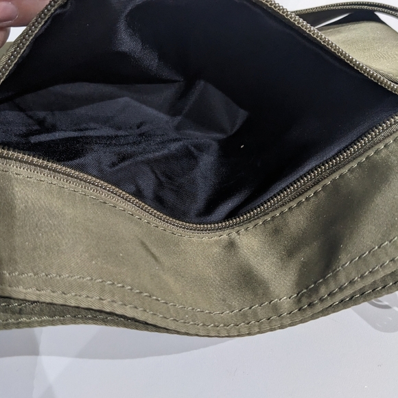 Main Character Nylon cross body pouch - Picture 5 of 10